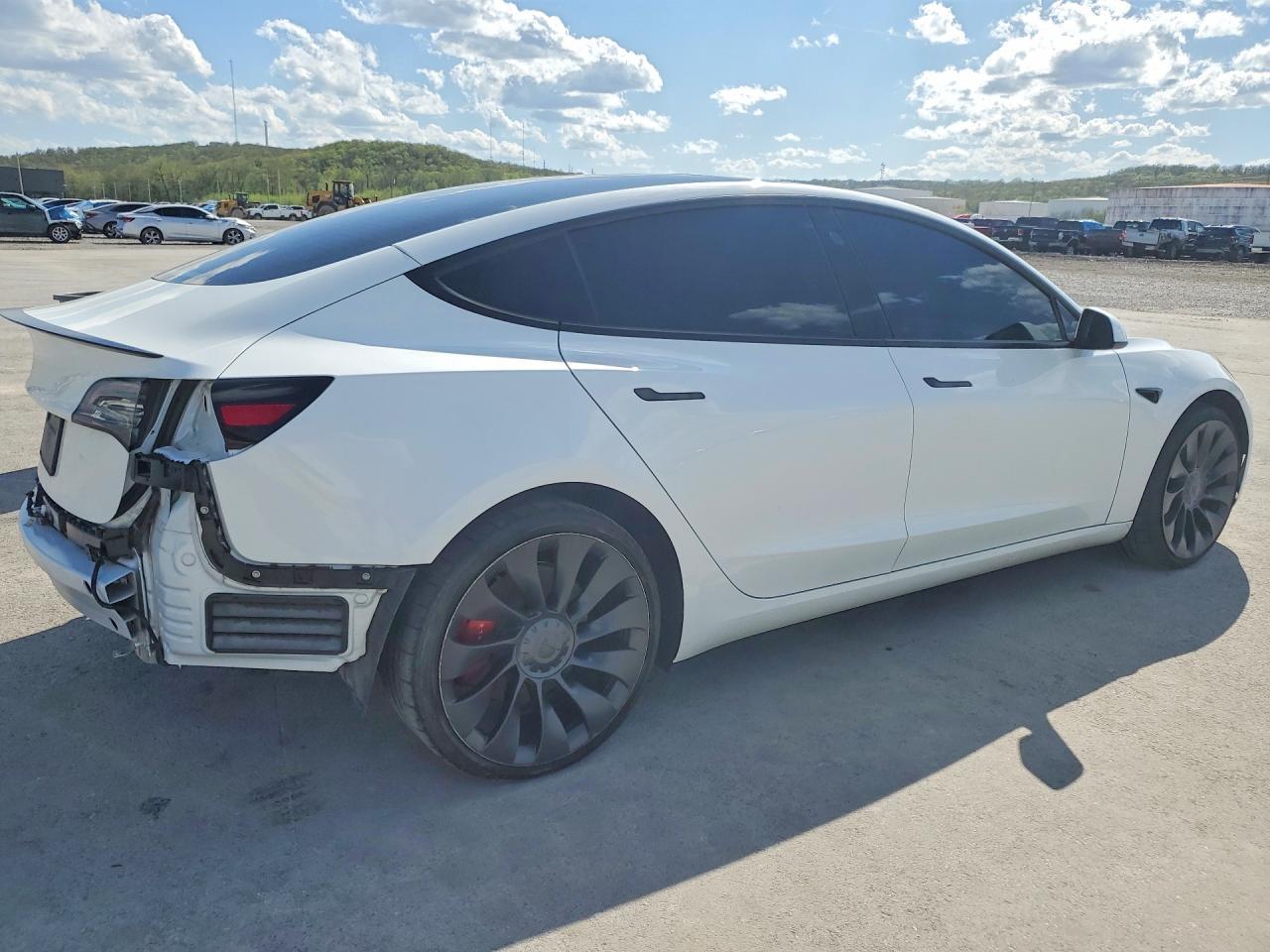 2022 Tesla Model 3 - zdjęcie 3