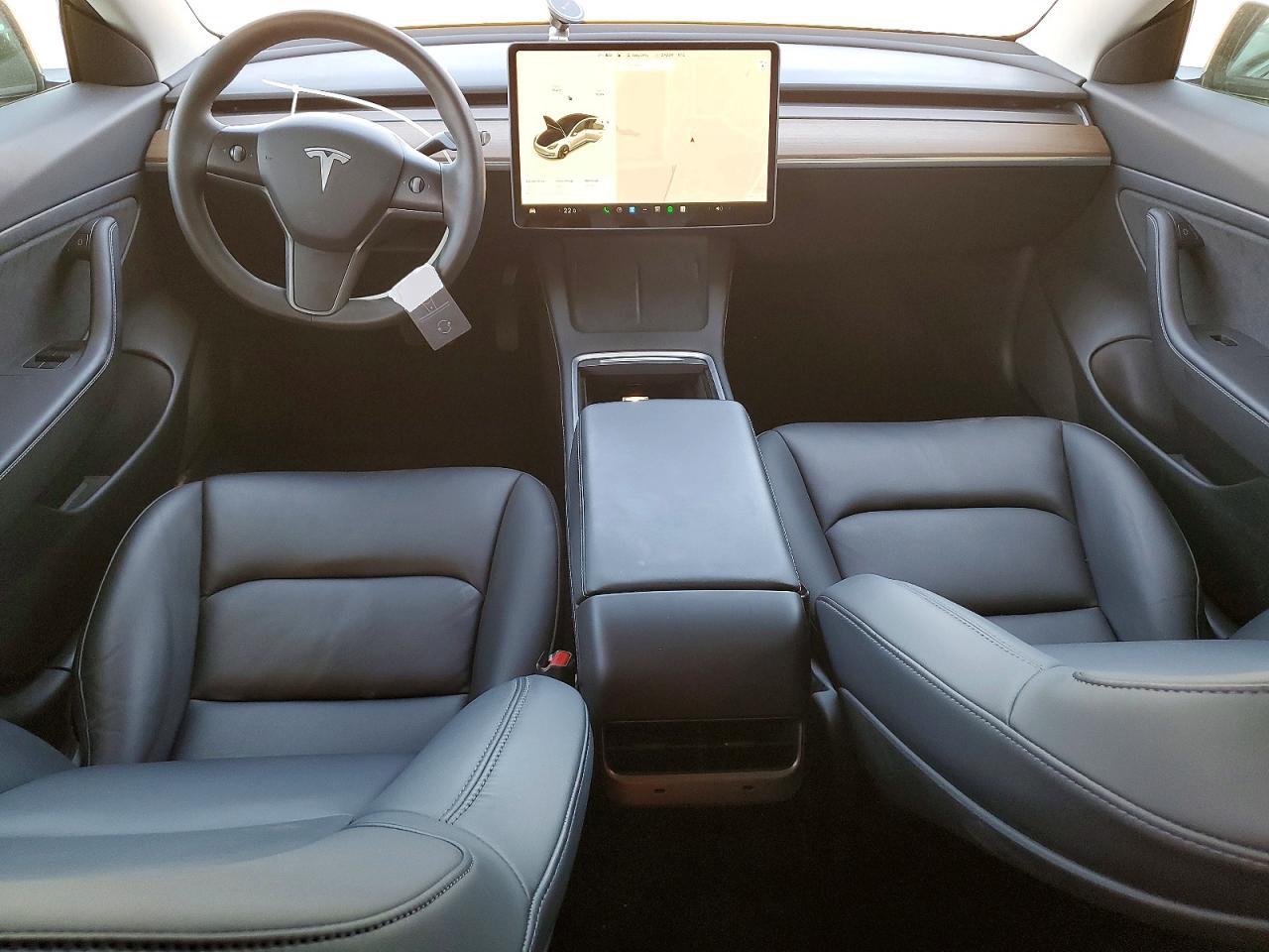 2021 Tesla Model 3 - zdjęcie 8