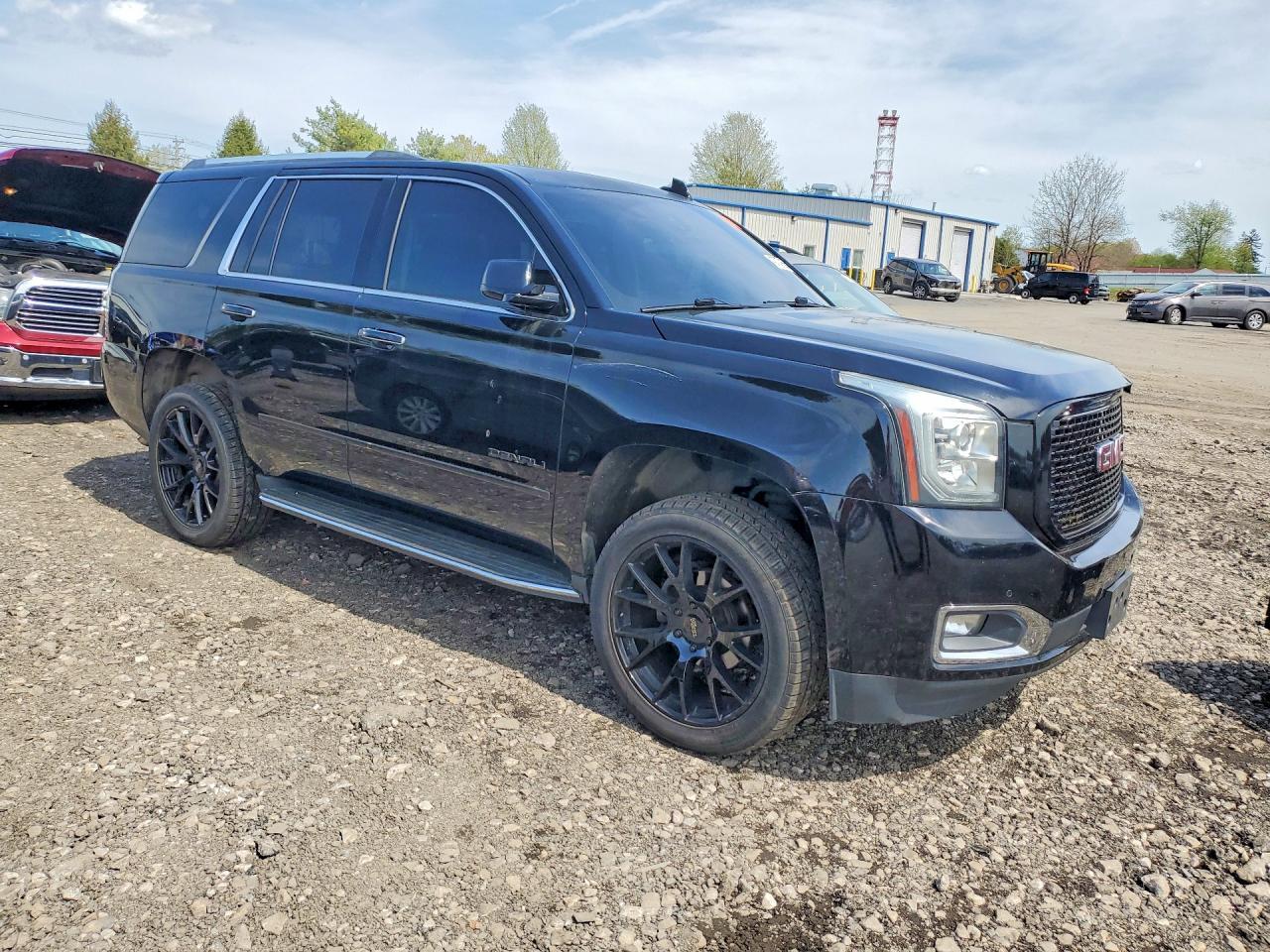 2017 GMC Yukon Denali - zdjęcie 4