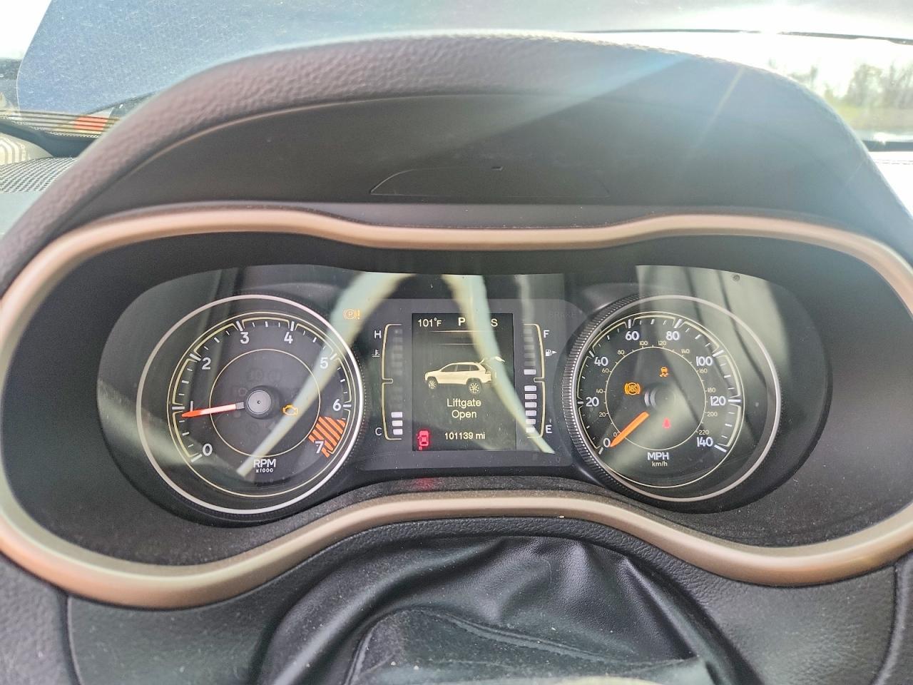 2015 Jeep Cherokee Latitude - zdjęcie 9