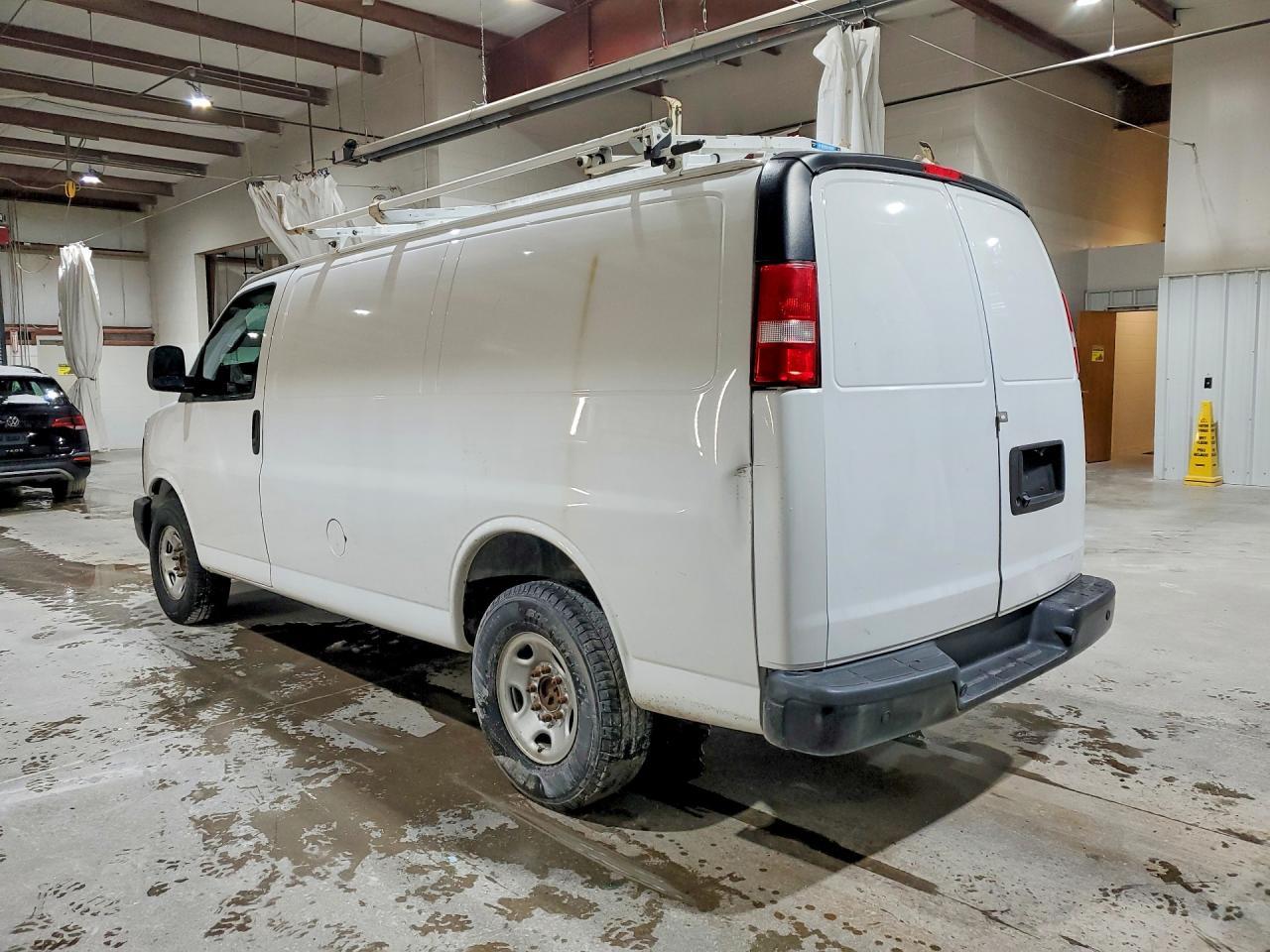 2017 Chevrolet Express G2500 - zdjęcie 2