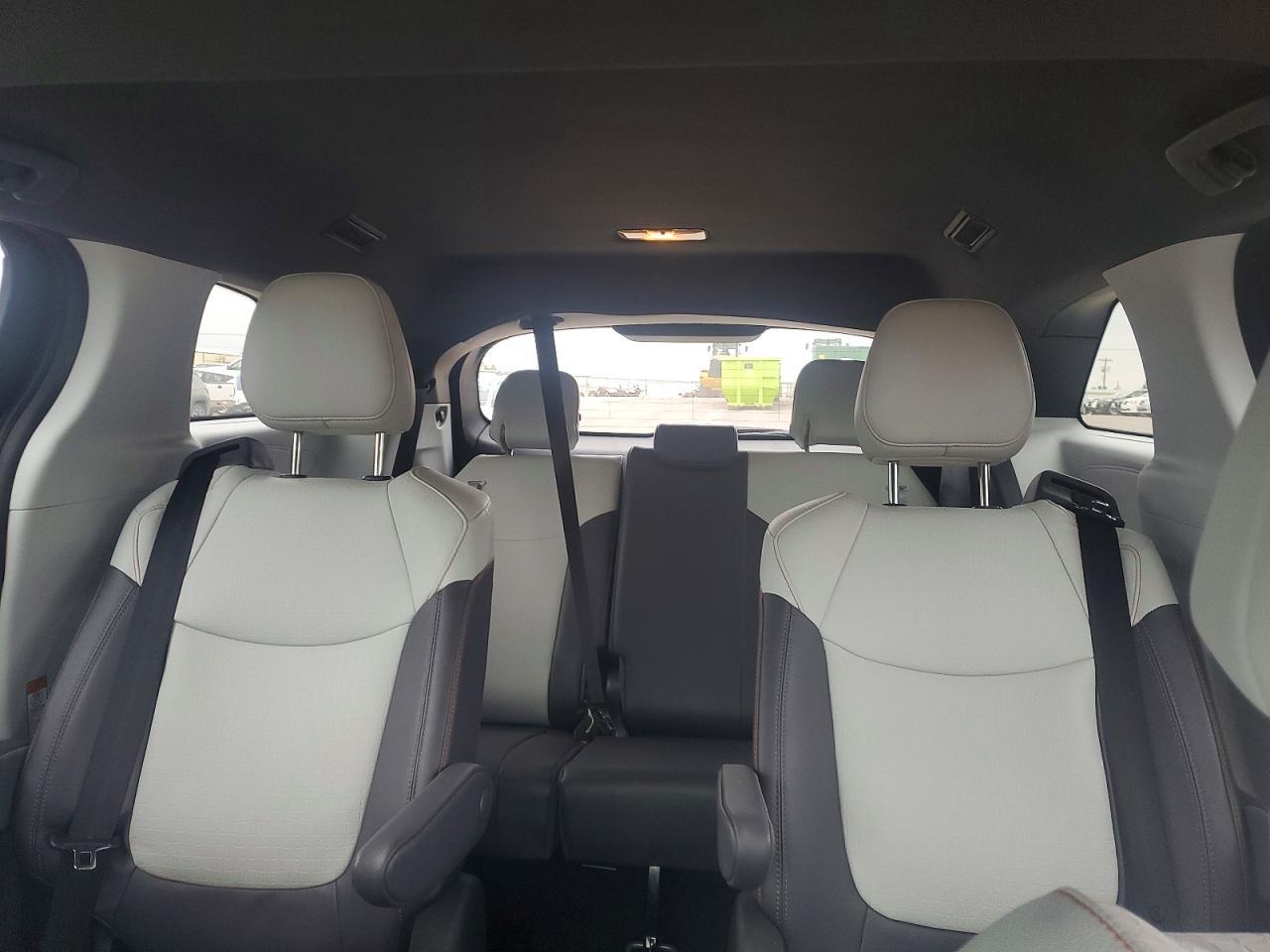 2024 Toyota Sienna Xse - zdjęcie 10