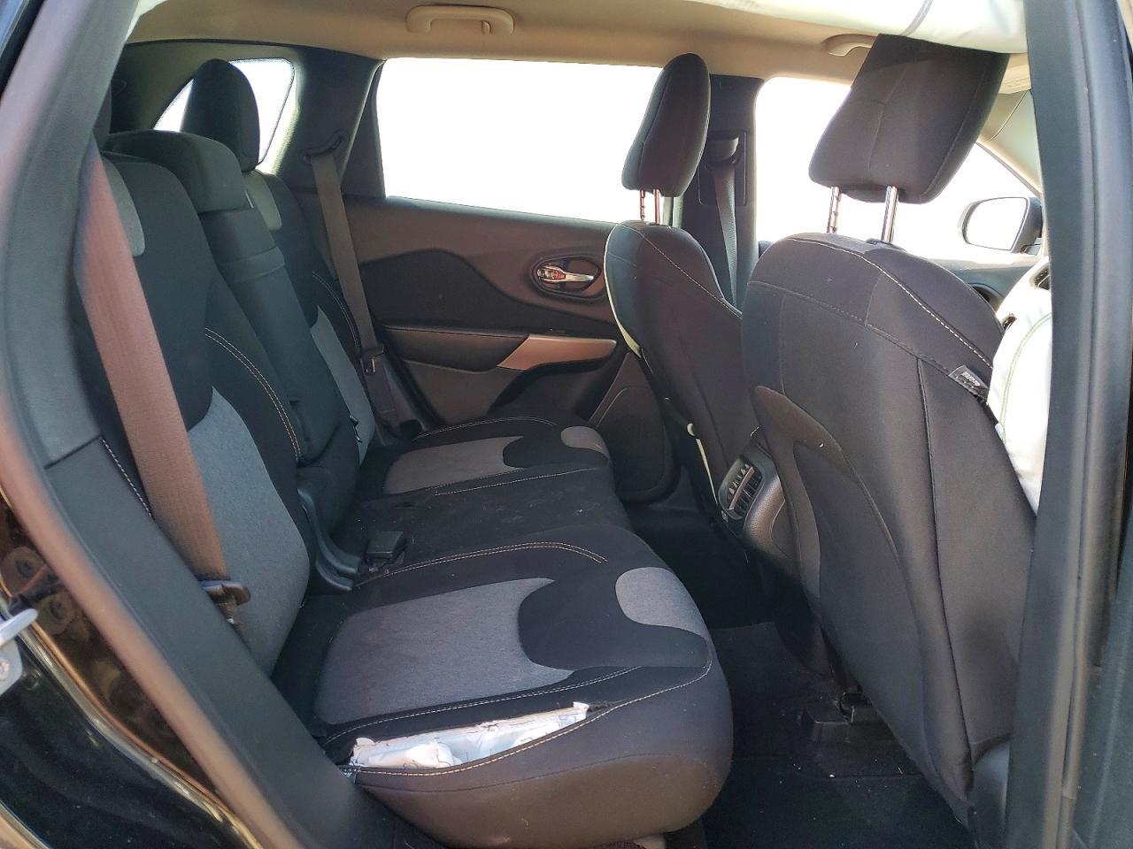 2018 Jeep Cherokee Latitude - zdjęcie 11