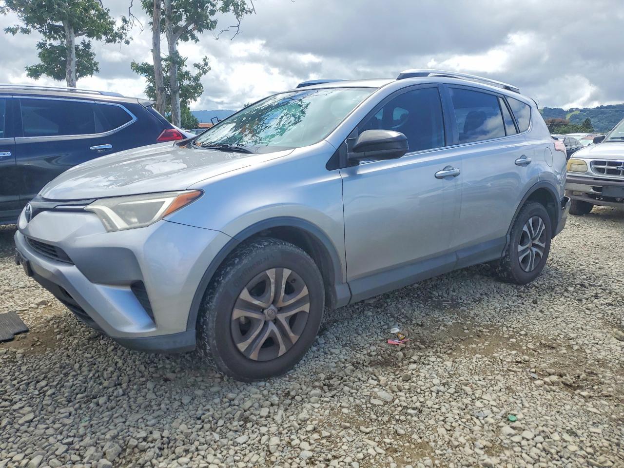 2016 Toyota Rav4 Le - zdjęcie główne