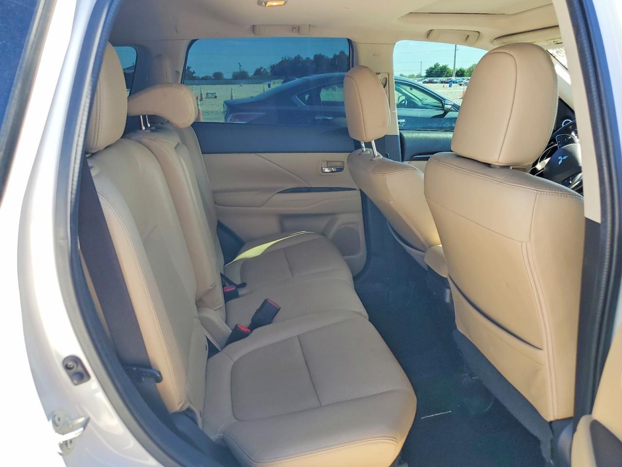 2017 Mitsubishi Outlander Se - zdjęcie 11