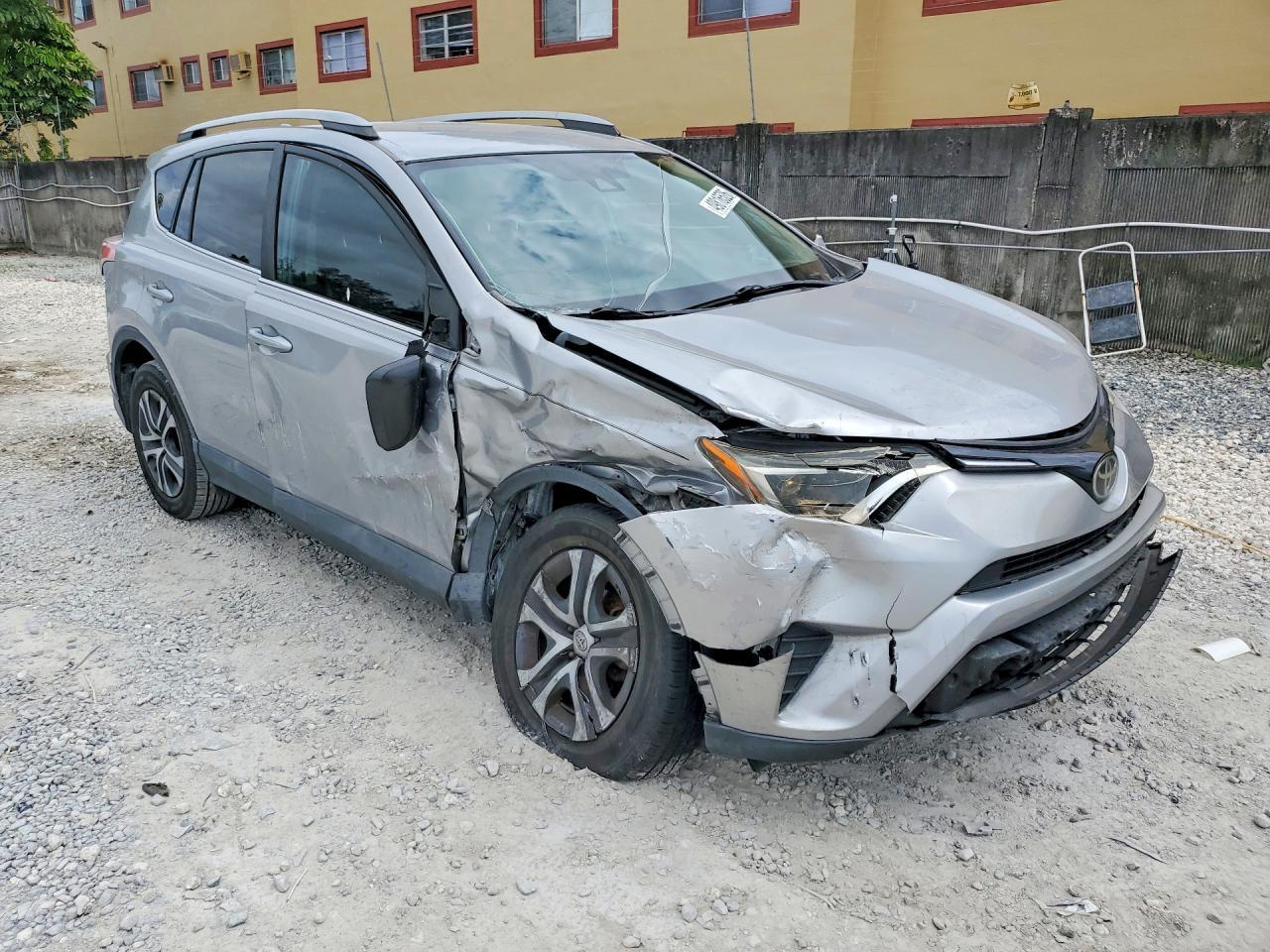 2017 Toyota Rav4 Le - zdjęcie 4