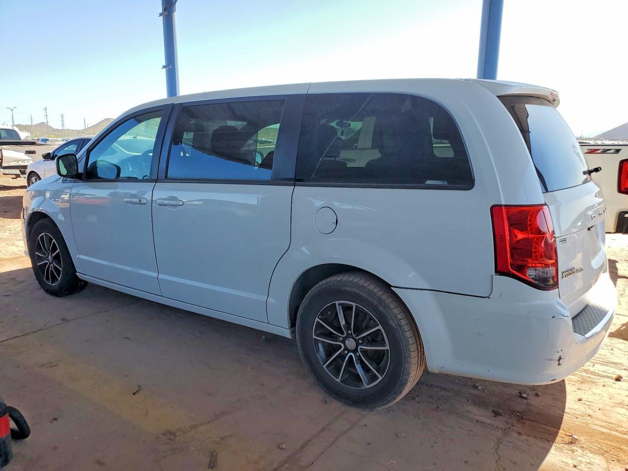 2019 Dodge Grand Caravan Gt - zdjęcie 2