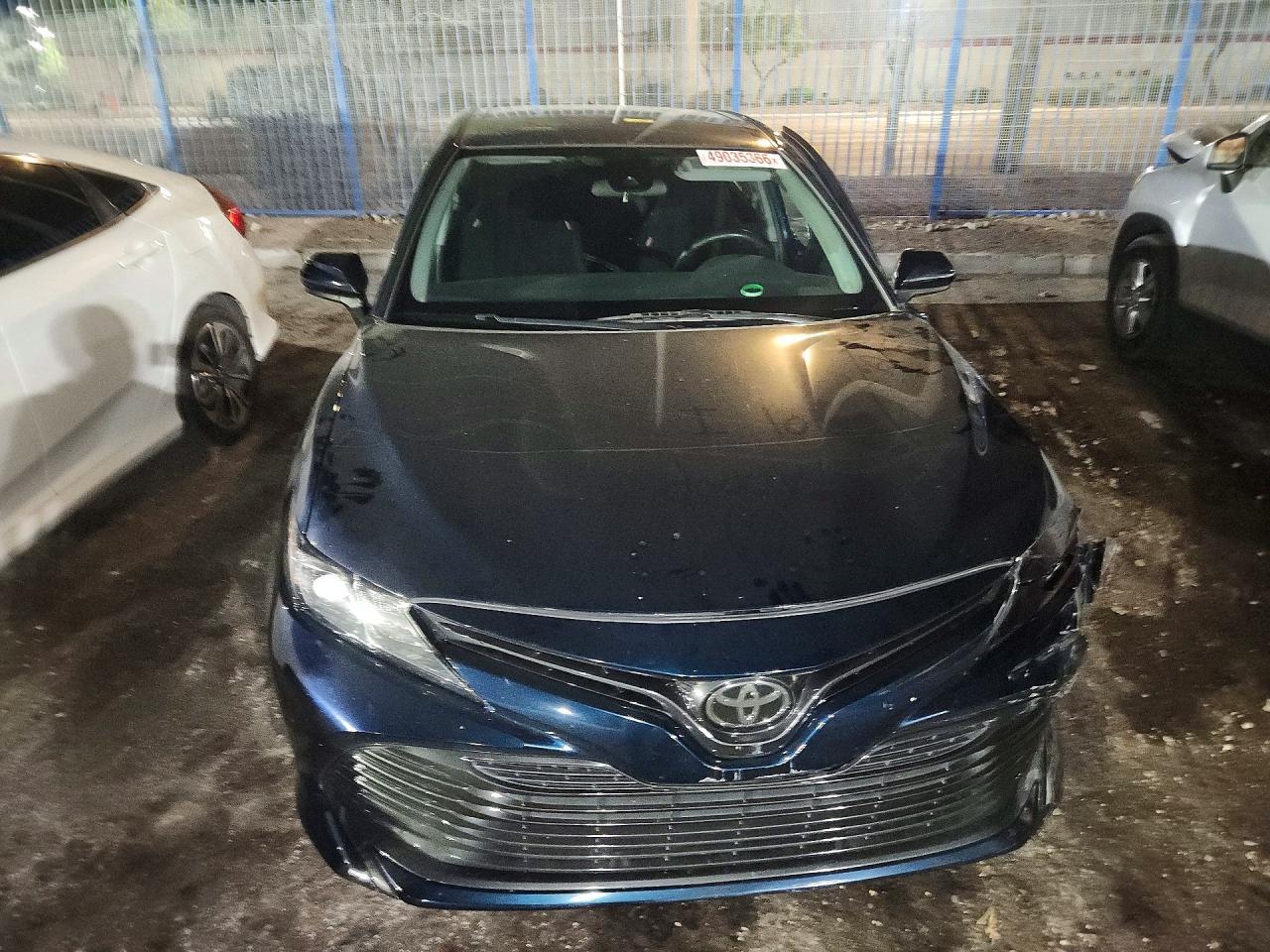 2020 Toyota Camry Le - zdjęcie 5