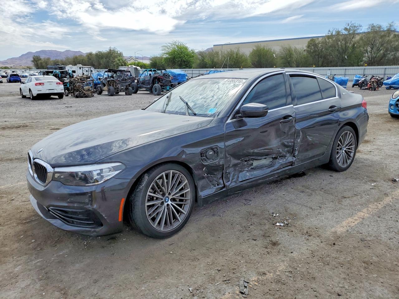 2019 BMW 530E - zdjęcie główne