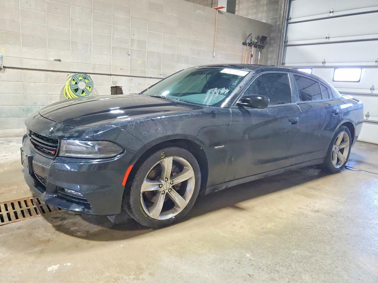 2016 Dodge Charger R - zdjęcie główne