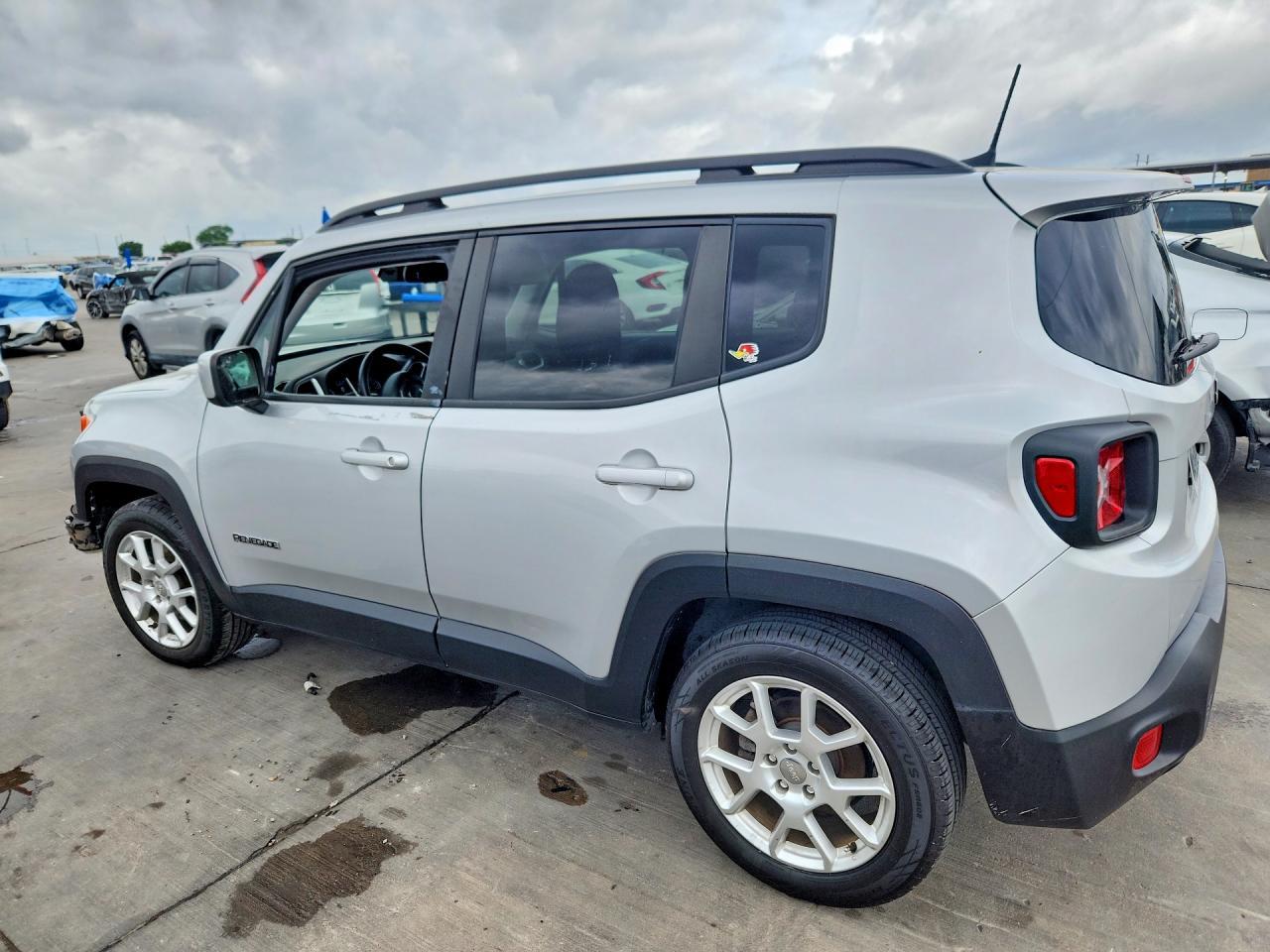2020 Jeep Renegade Latitude - zdjęcie 2