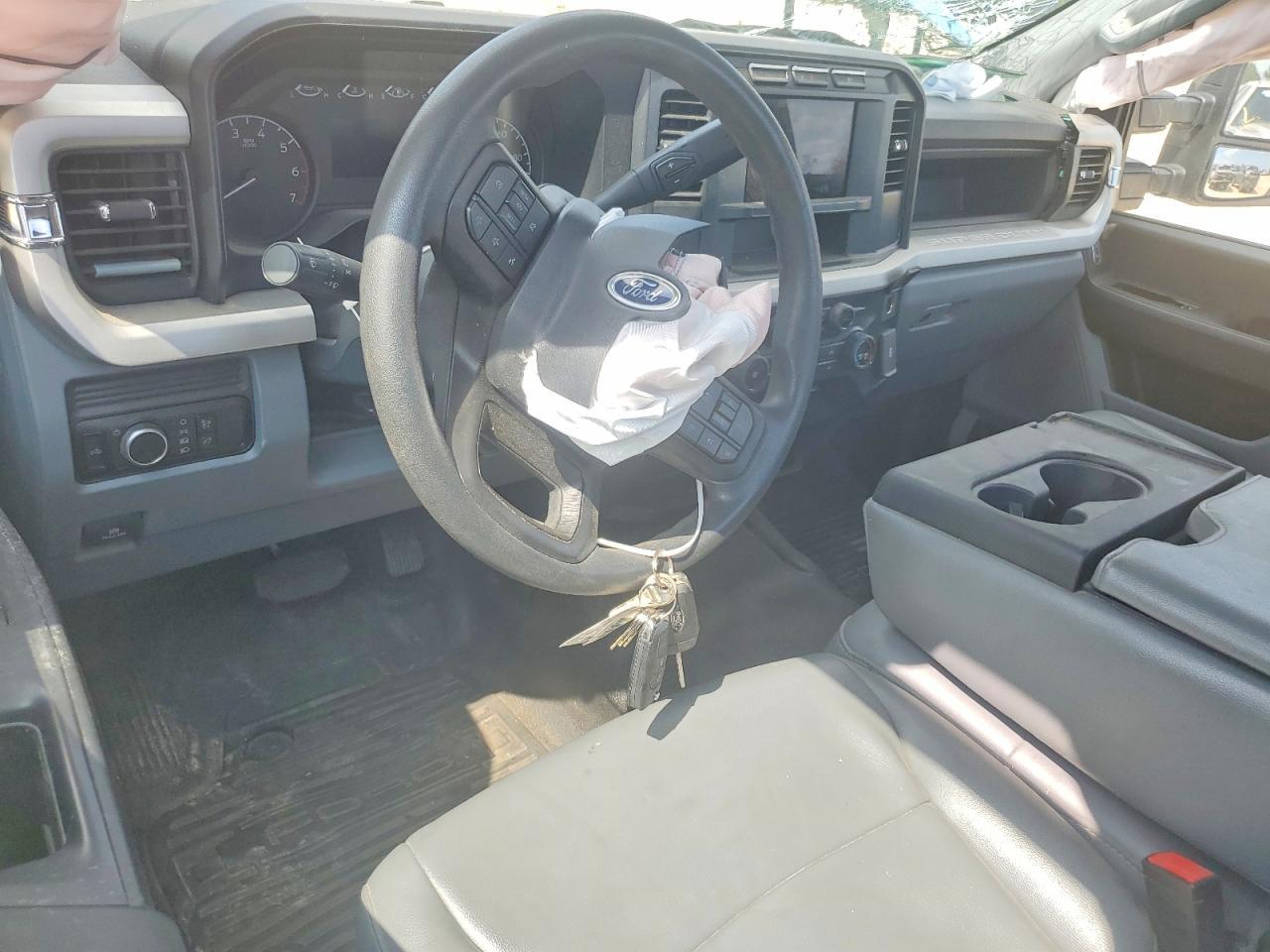 2024 Ford F250 - zdjęcie 8