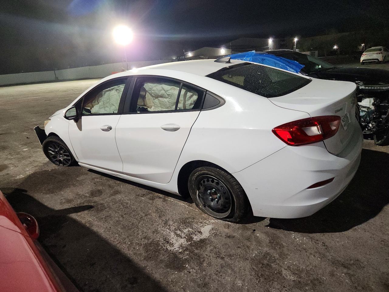 2018 Chevrolet Cruze Ls - zdjęcie 2