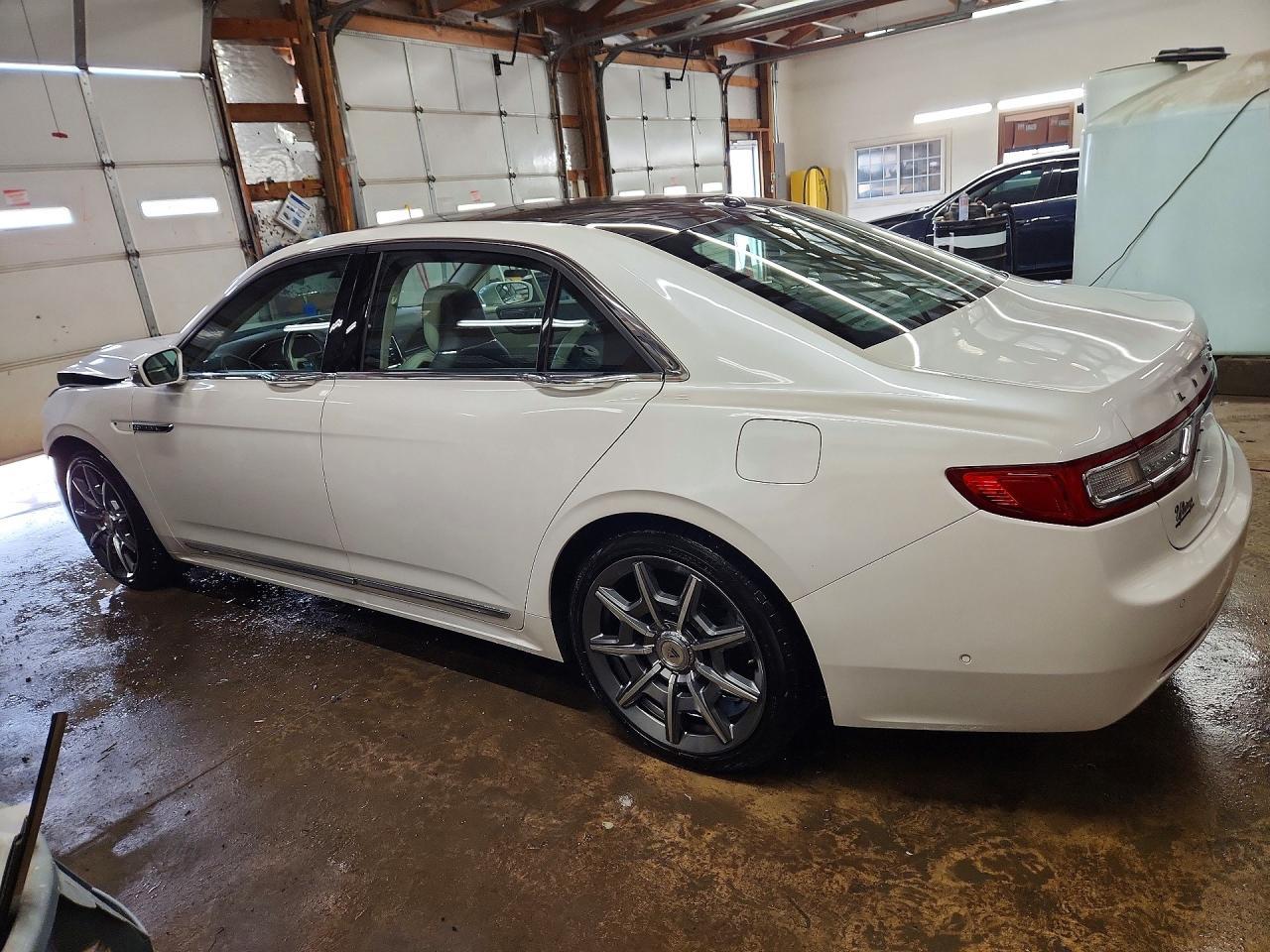 2017 Lincoln Continental Black Label - zdjęcie 2
