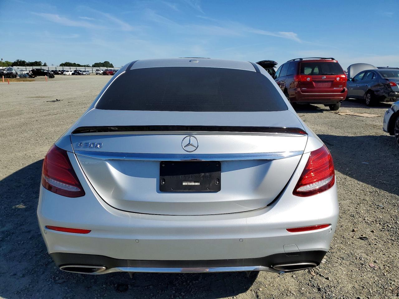 2017 Mercedes-Benz E 300 - zdjęcie 6