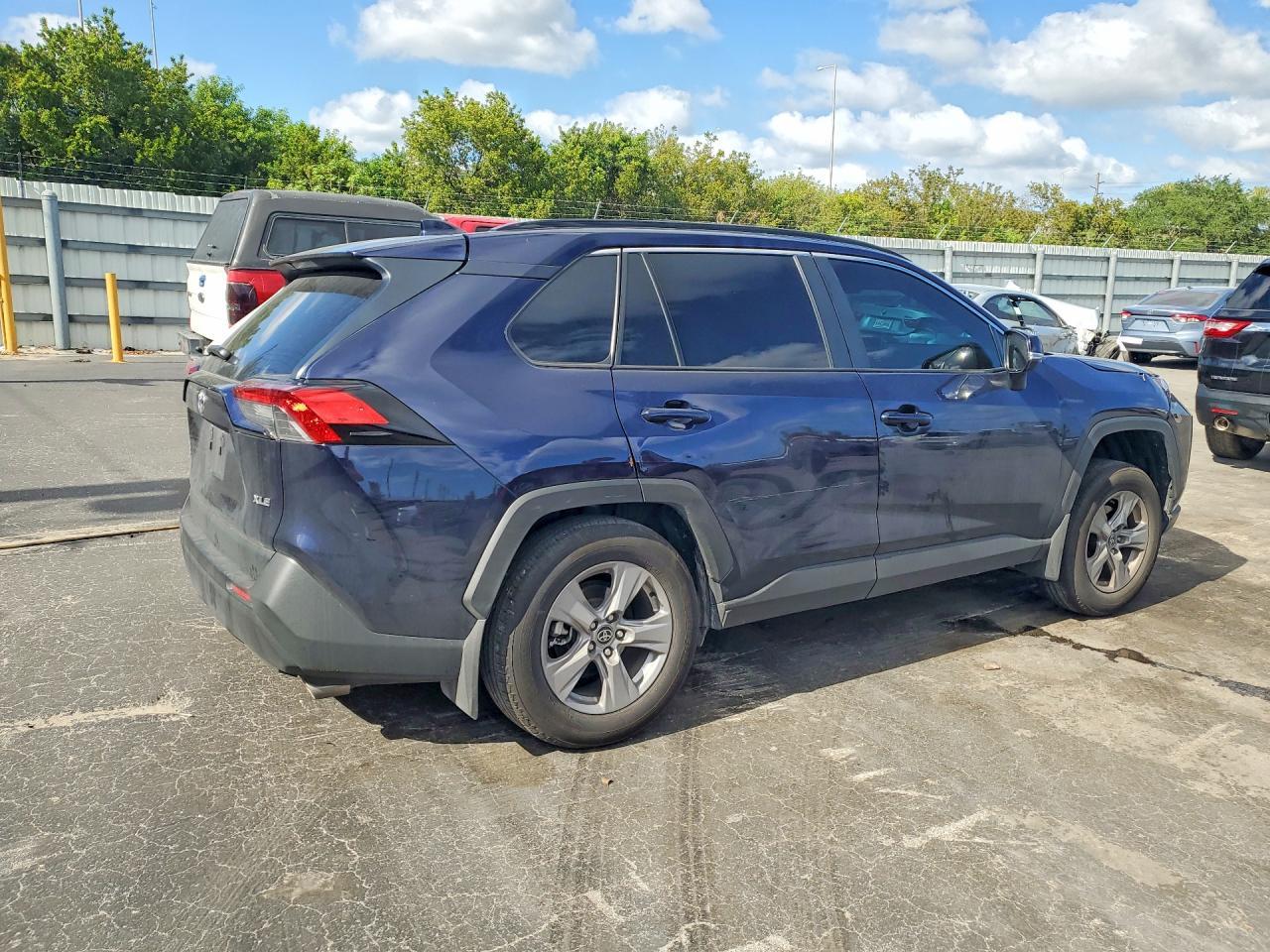 2025 Toyota Rav4 Xle - zdjęcie 3