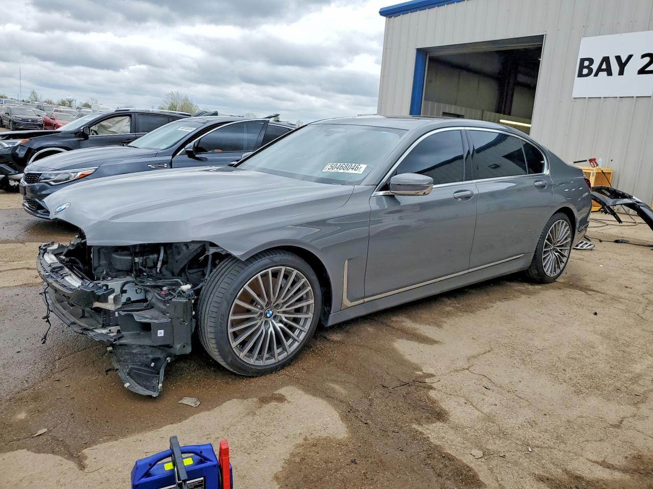 2020 BMW 750 Xi - zdjęcie główne