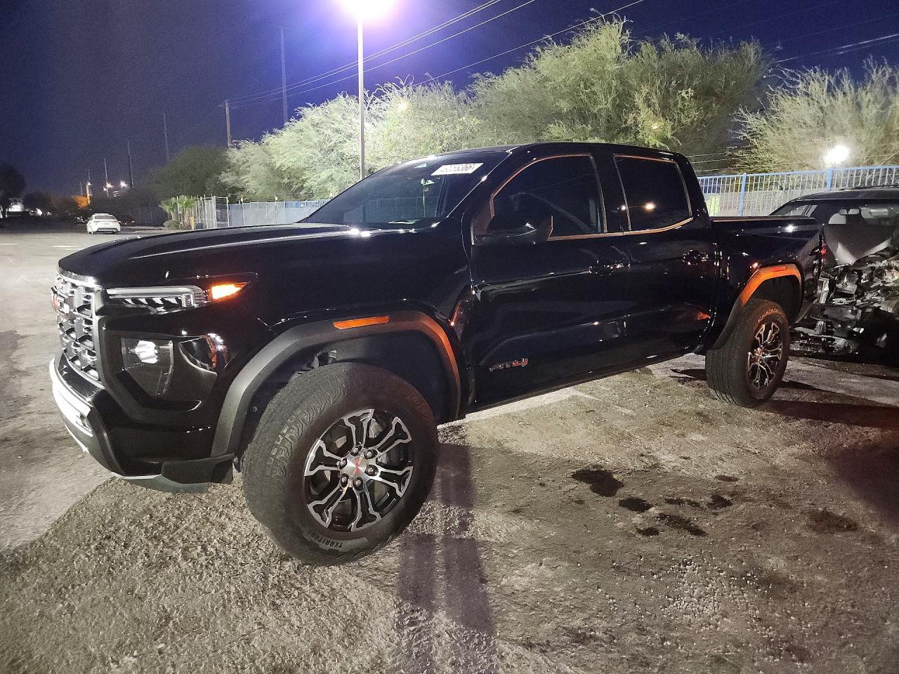 2023 GMC Canyon At4 - zdjęcie główne