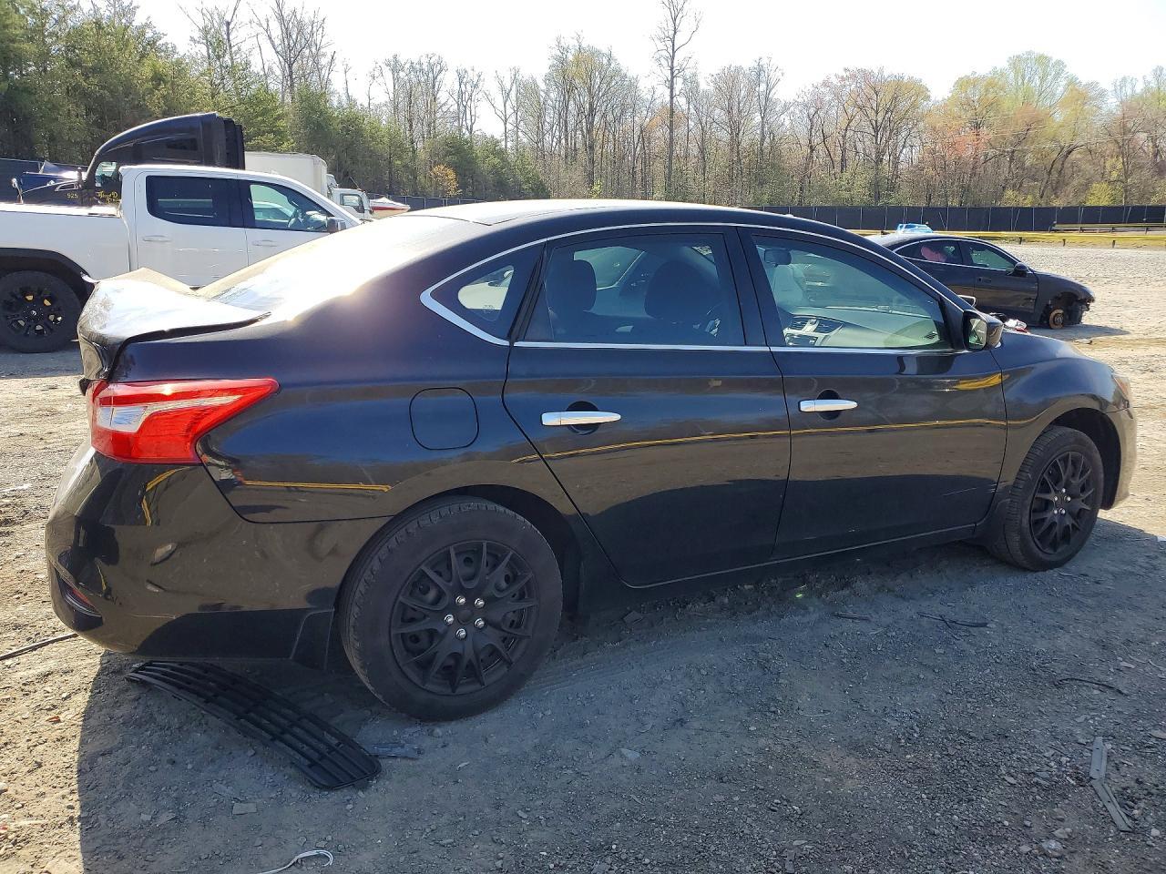 2017 Nissan Sentra S - zdjęcie 3