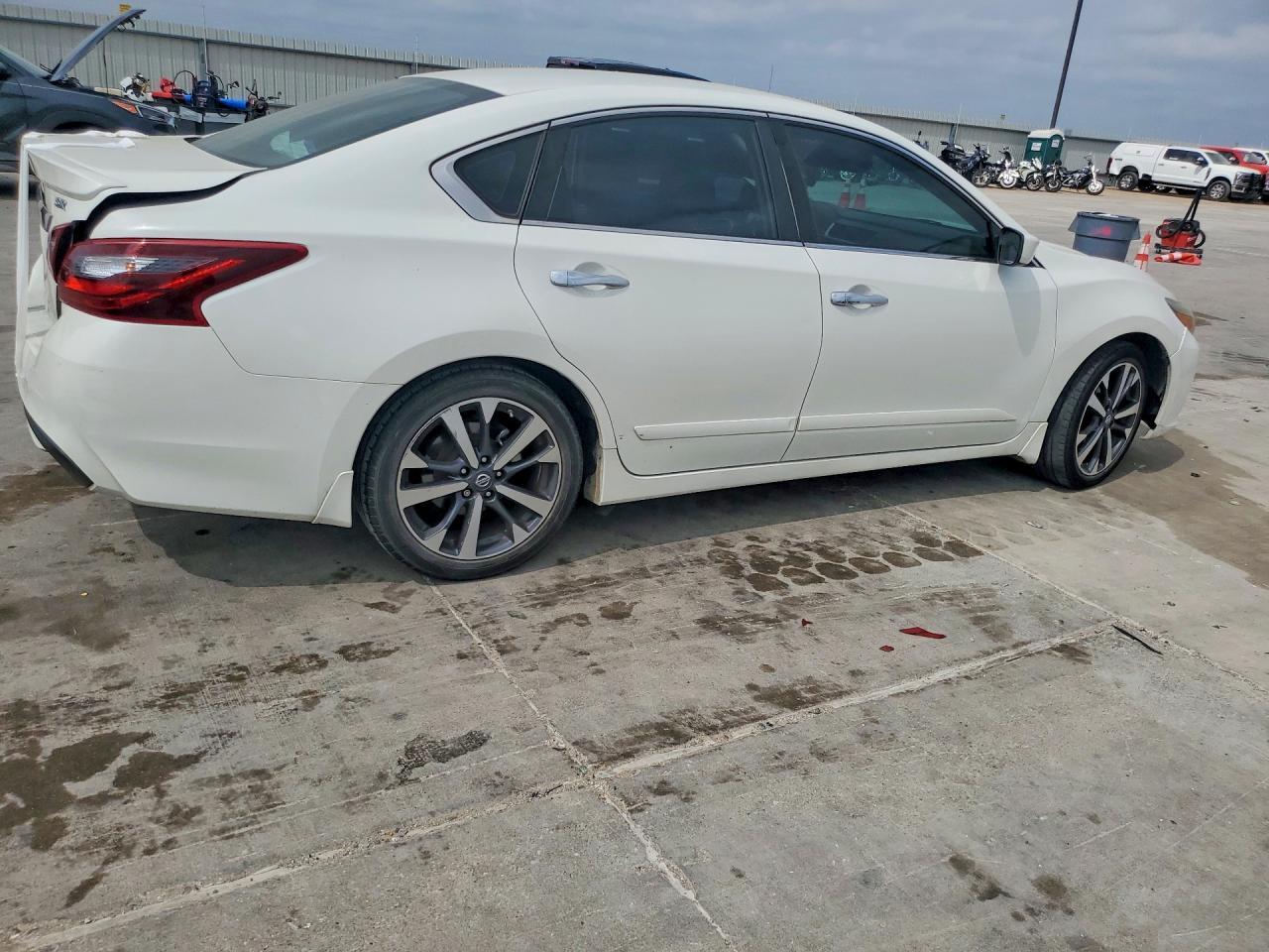 2017 Nissan Altima 2.5 Sr - zdjęcie 3