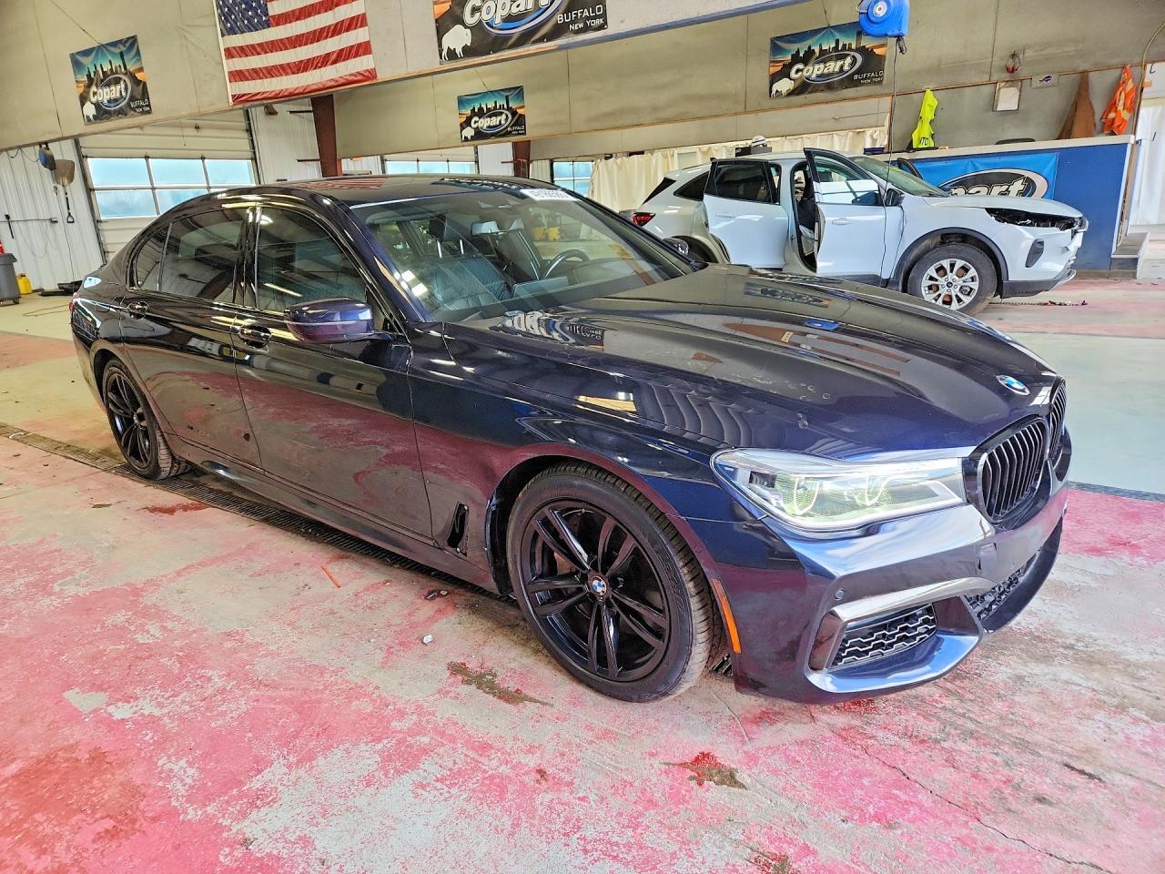 2017 BMW 750 Xi - zdjęcie 4