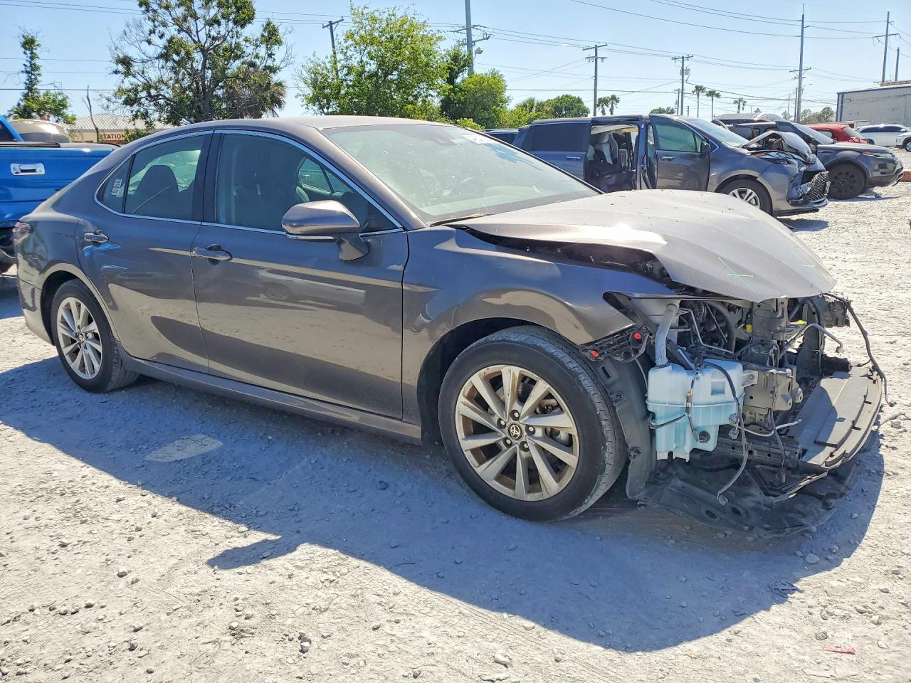 2024 Toyota Camry Le - zdjęcie 4