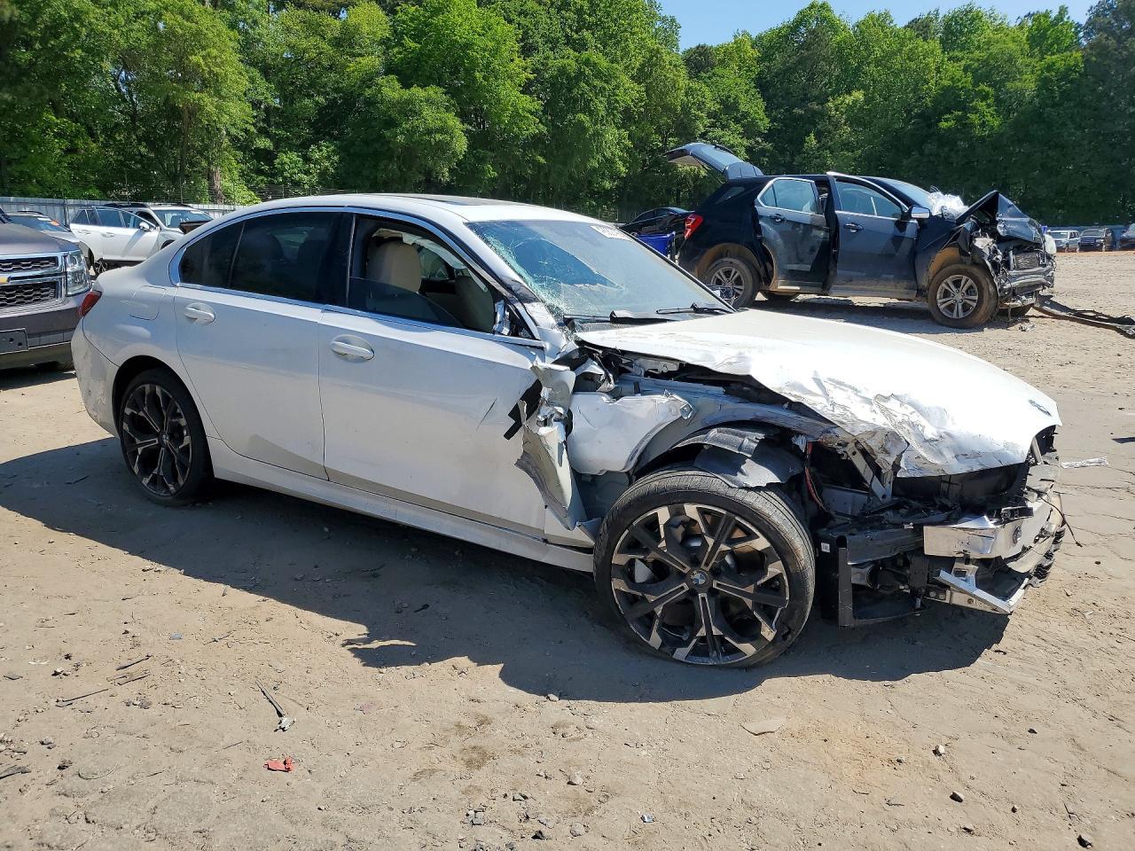 2025 BMW 330I - zdjęcie 4