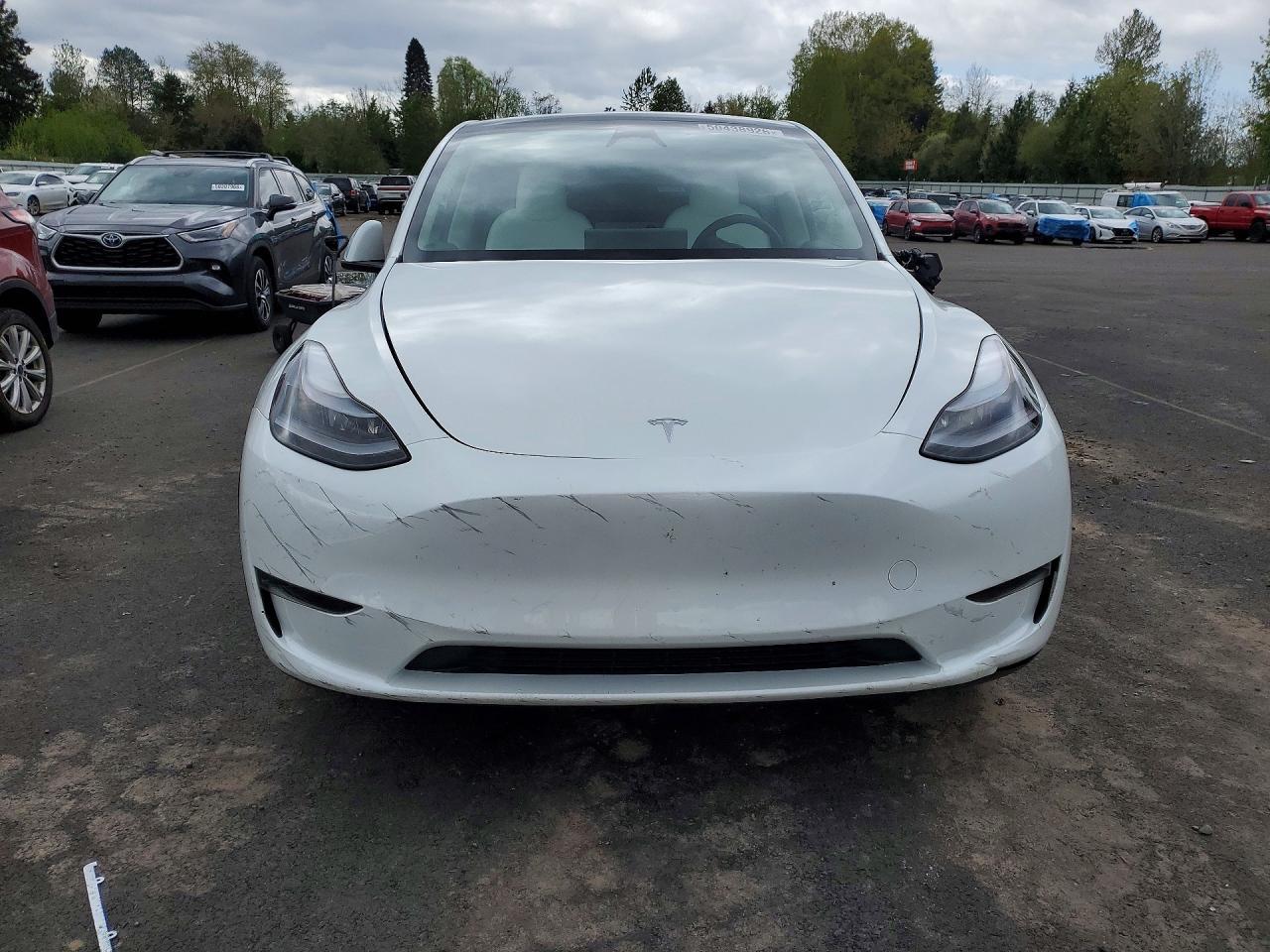 2025 Tesla Model Y - zdjęcie 5