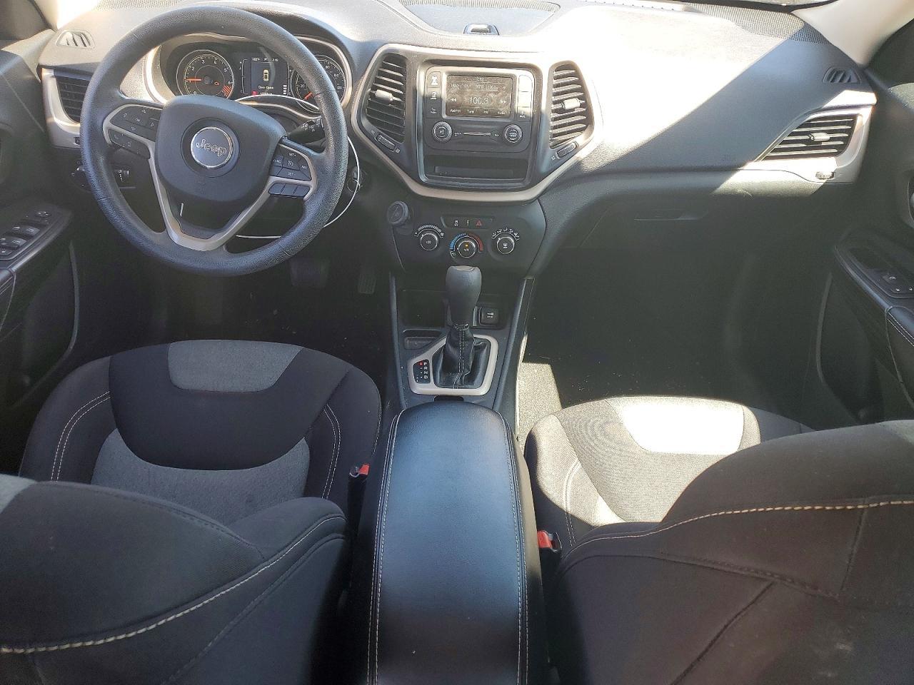 2015 Jeep Cherokee Sport - zdjęcie 8