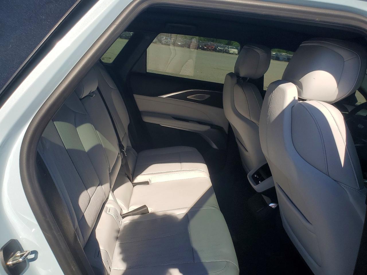 2024 Cadillac Lyriq Luxury - zdjęcie 11