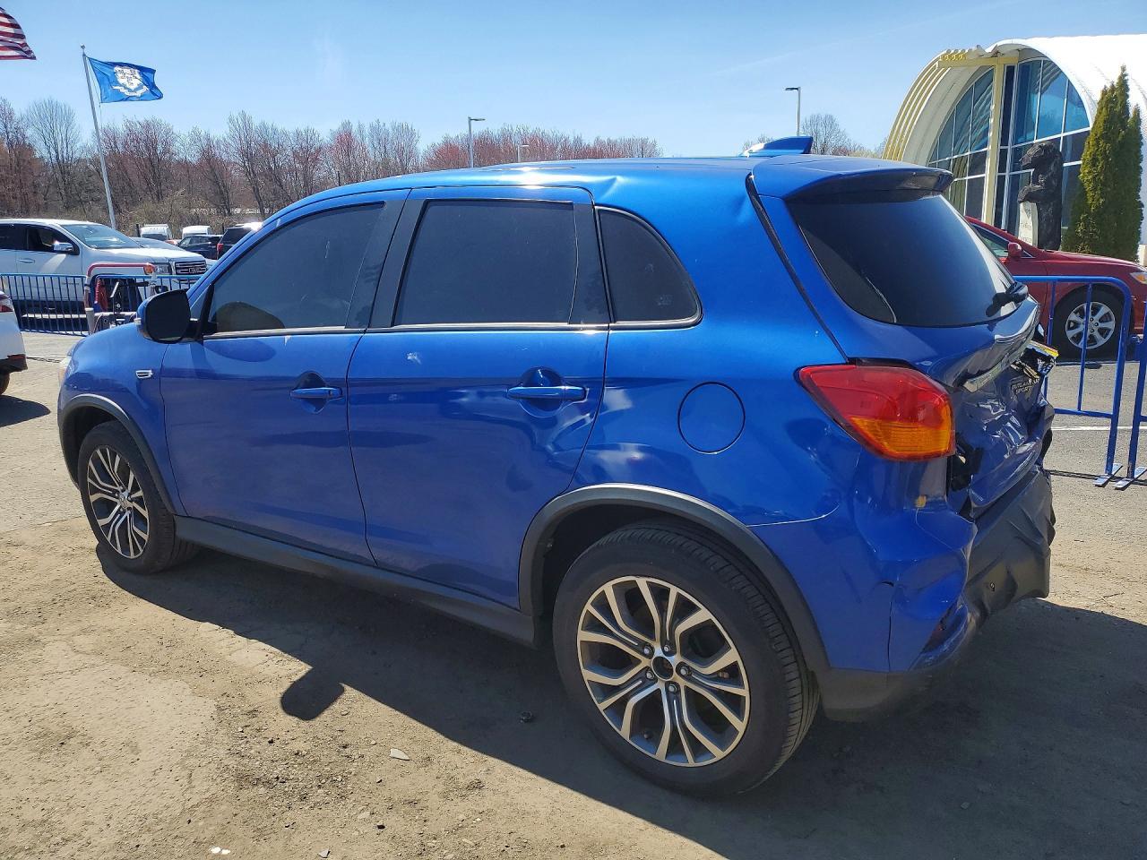 2018 Mitsubishi Outlander Sport Es - zdjęcie 2