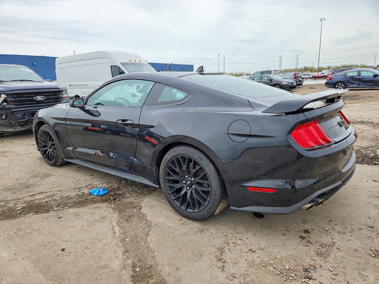 2022 Ford Mustang Gt - zdjęcie 2