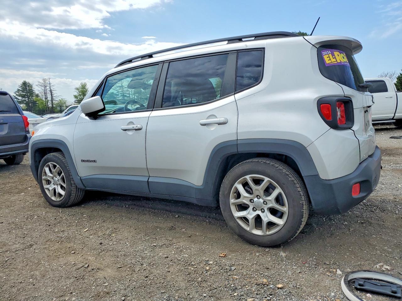 2016 Jeep Renegade Latitude - zdjęcie 2
