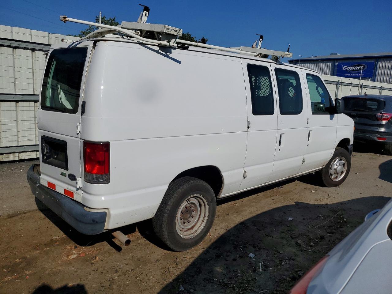 2014 Ford Econoline E150 Van - zdjęcie 3