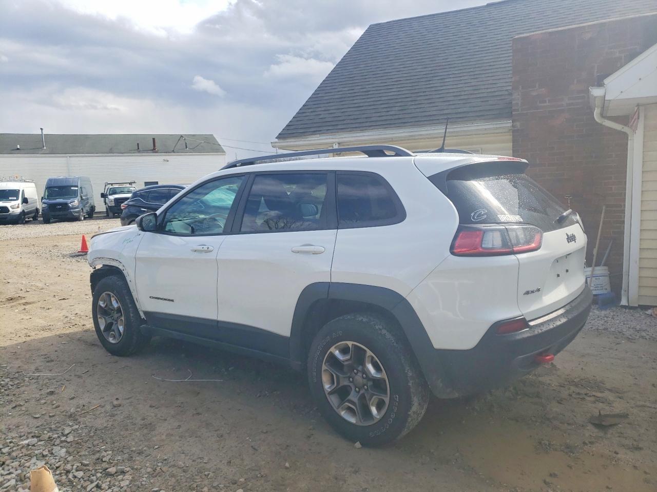 2019 Jeep Cherokee Trailhawk - zdjęcie 2