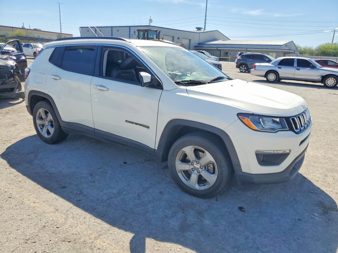 2021 Jeep Compass Latitude - zdjęcie 4
