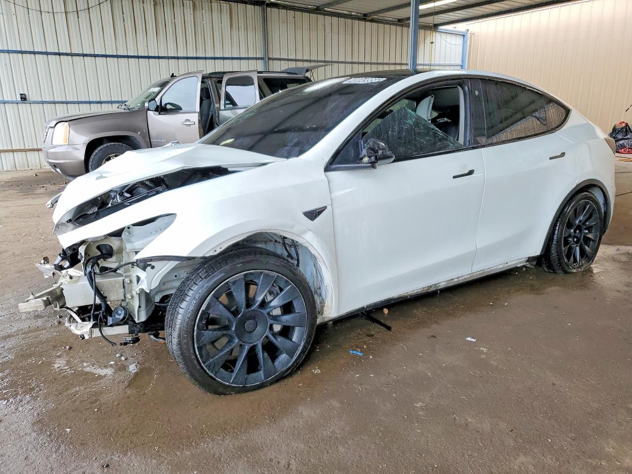 2022 Tesla Model Y - zdjęcie główne