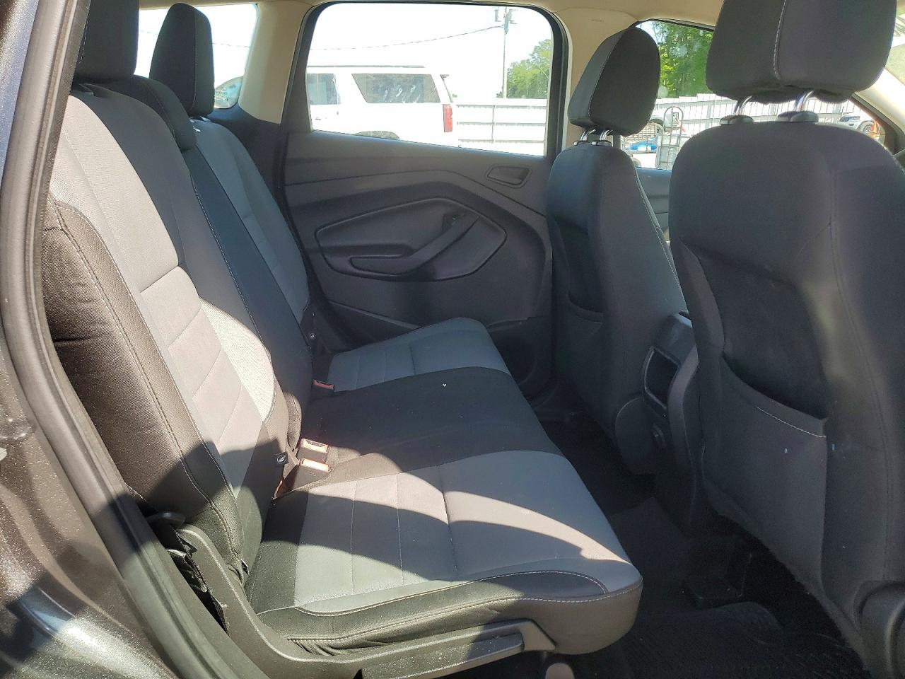 2017 Ford Escape S - zdjęcie 11