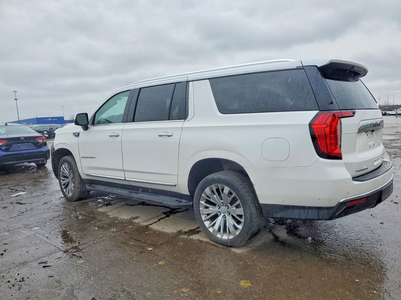 2021 GMC Yukon Xl K1500 Slt - zdjęcie 2