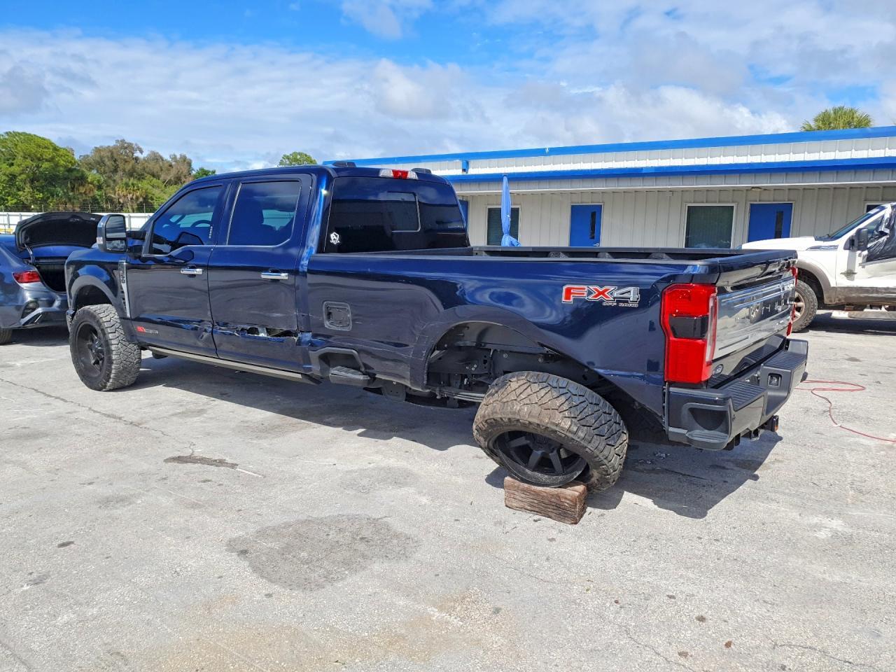 2023 Ford F350 Super Duty - zdjęcie 2