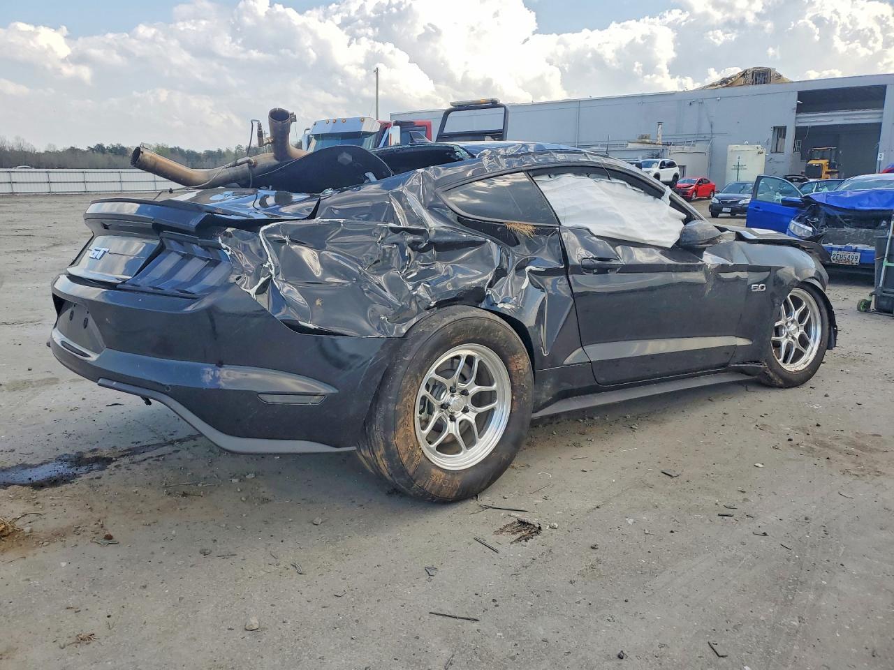 2020 Ford Mustang Gt - zdjęcie 3