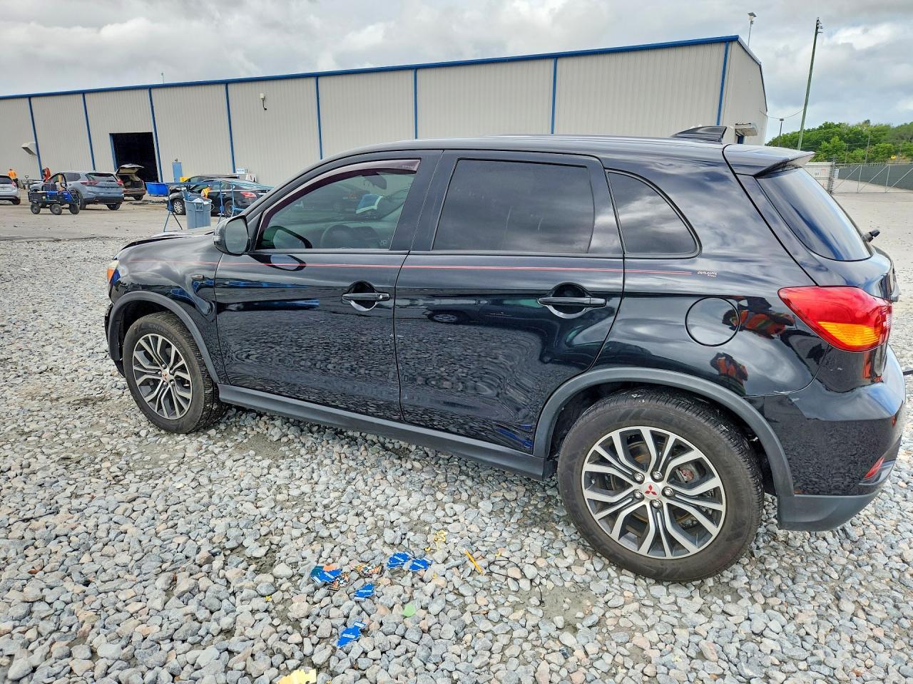 2019 Mitsubishi Outlander Sport Es - zdjęcie 2