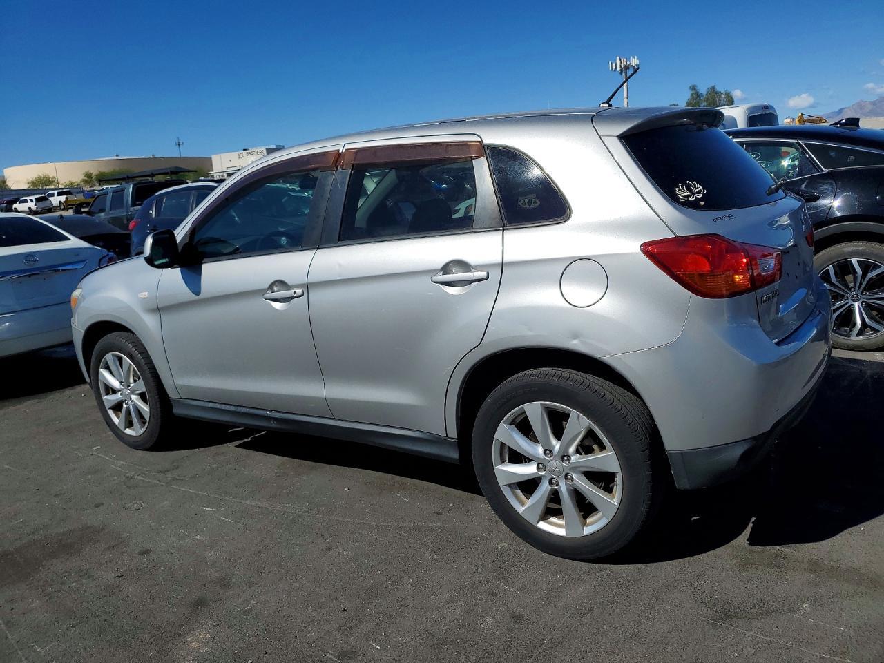 2014 Mitsubishi Outlander Sport Es - zdjęcie 2