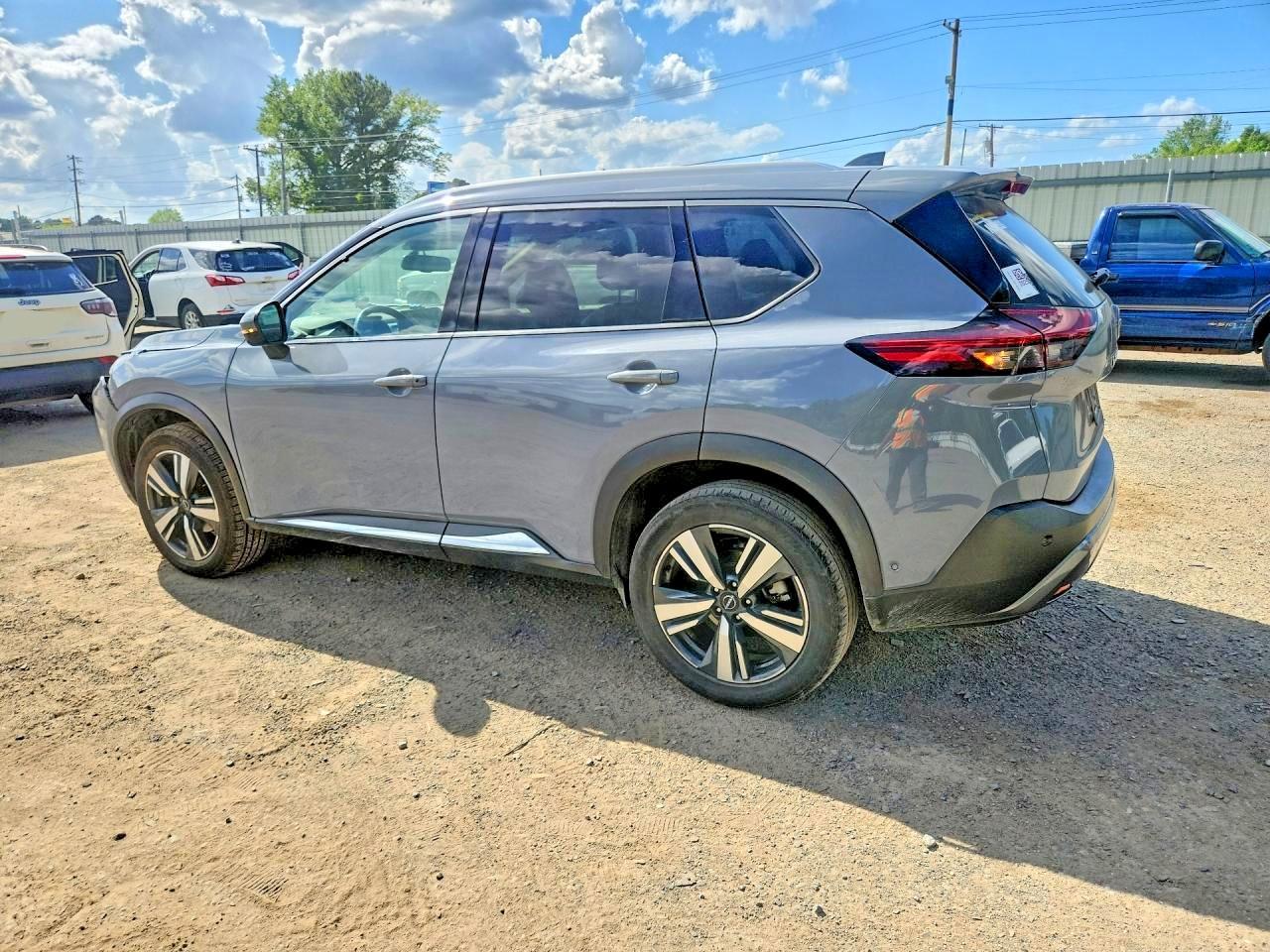 2023 Nissan Rogue Sl - zdjęcie 2