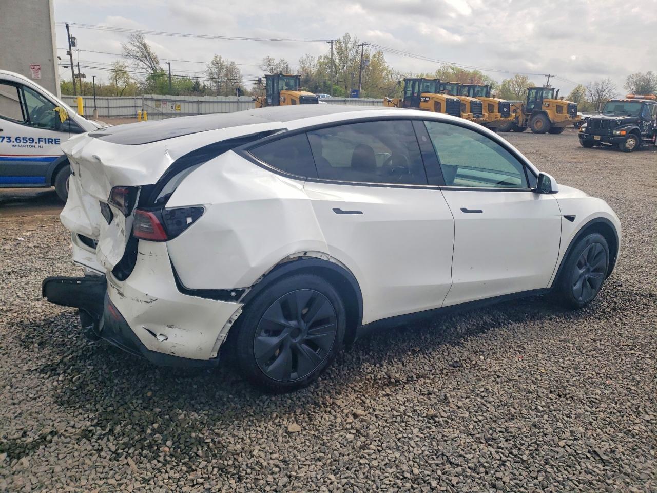 2025 Tesla Model Y - zdjęcie 3