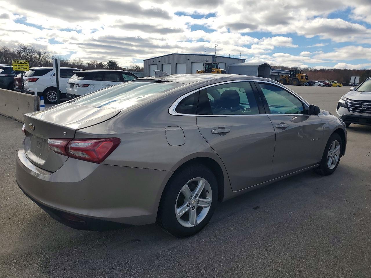 2022 Chevrolet Malibu Lt - zdjęcie 3