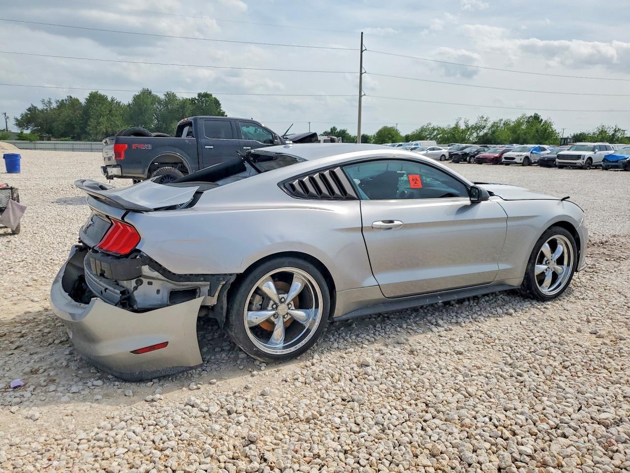 2020 Ford Mustang - zdjęcie 3