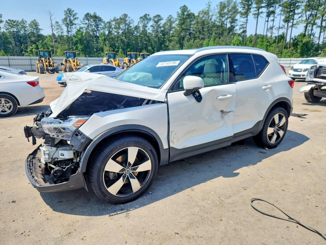 2020 Volvo Xc40 T4 Momentum - zdjęcie główne