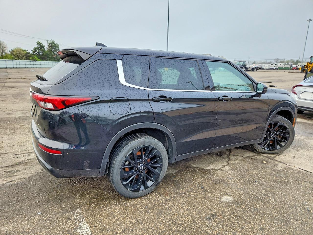 2023 Mitsubishi Outlander Se - zdjęcie 3