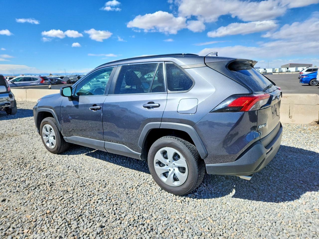 2020 Toyota Rav4 Le - zdjęcie 2